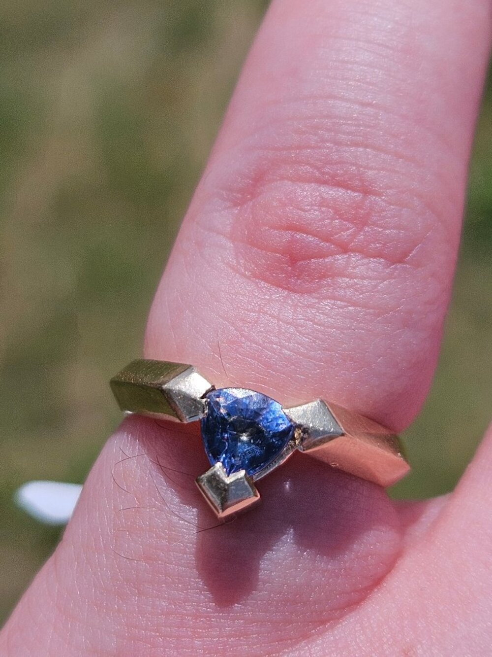 14K Yellow Gold Trillion Cut Blue Iolite Triangle Angled Ring Band Size 5.75